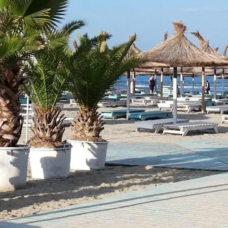 Pool & Retreat Langa Plaja Mamaia Nord * Năvodari