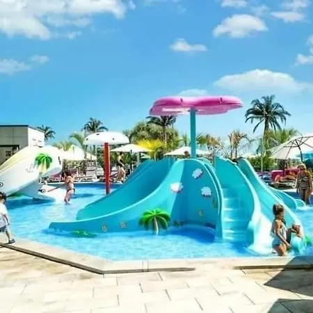 Pool & Retreat Langa Plaja Mamaia Nord *