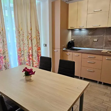 Pool & Retreat Langa Plaja Mamaia Nord
