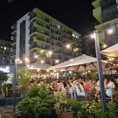 Pool & Retreat Langa Plaja Mamaia Nord Năvodari