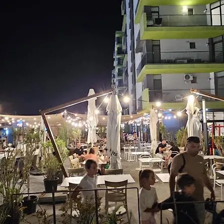 Pool & Retreat Langa Plaja Mamaia Nord Apartmán Năvodari
