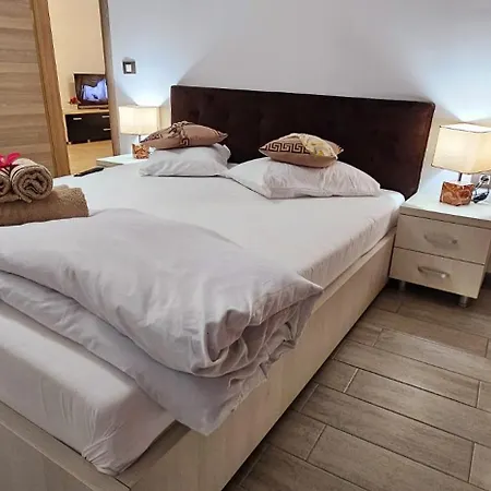 Pool & Retreat Langa Plaja Mamaia Nord *