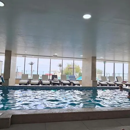 Pool & Retreat Langa Plaja Mamaia Nord *