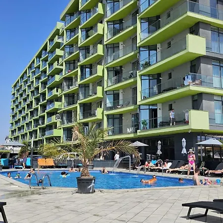Pool & Retreat Langa Plaja Mamaia Nord