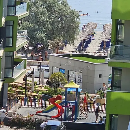 Pool & Retreat Langa Plaja Mamaia Nord *