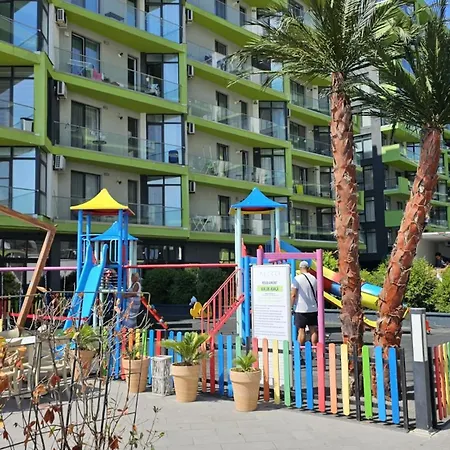 Pool & Retreat Langa Plaja Mamaia Nord Apartmán Năvodari