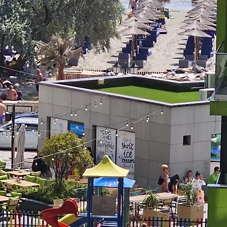 Pool & Retreat Langa Plaja Mamaia Nord *