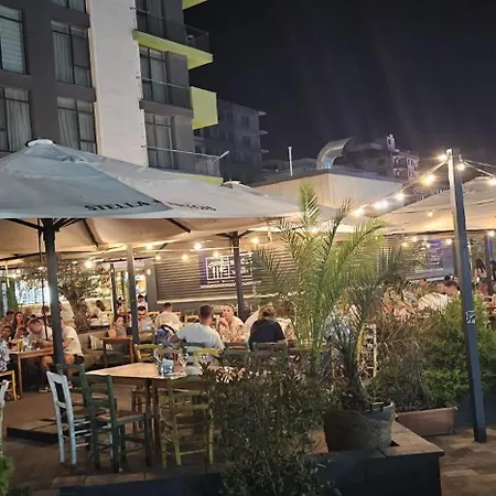 Pool & Retreat Langa Plaja Mamaia Nord *