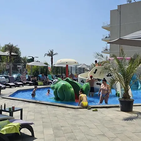 Pool & Retreat Langa Plaja Mamaia Nord Apartmán *