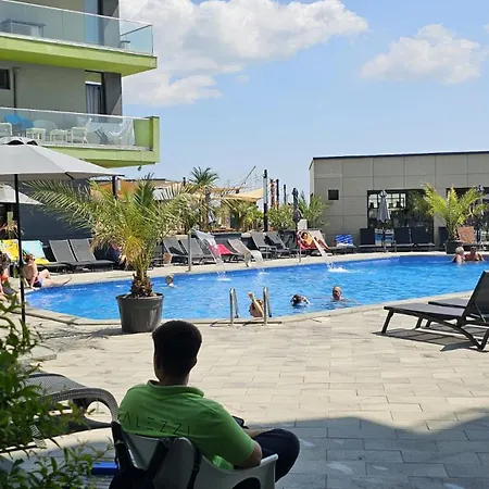 Pool & Retreat Langa Plaja Mamaia Nord *