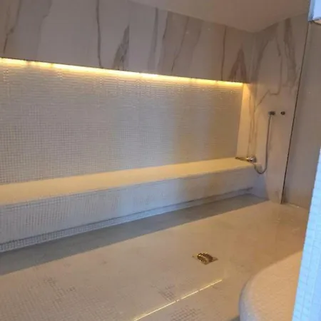 Pool & Retreat Langa Plaja Mamaia Nord
