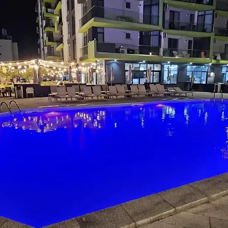 Pool & Retreat Langa Plaja Mamaia Nord Apartmán Năvodari