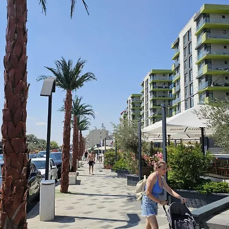 Pool & Retreat Langa Plaja Mamaia Nord * Năvodari