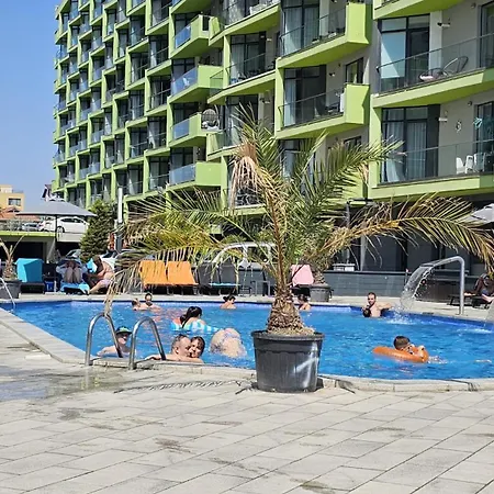 Pool & Retreat Langa Plaja Mamaia Nord Năvodari
