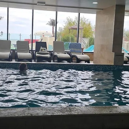 Pool & Retreat Langa Plaja Mamaia Nord